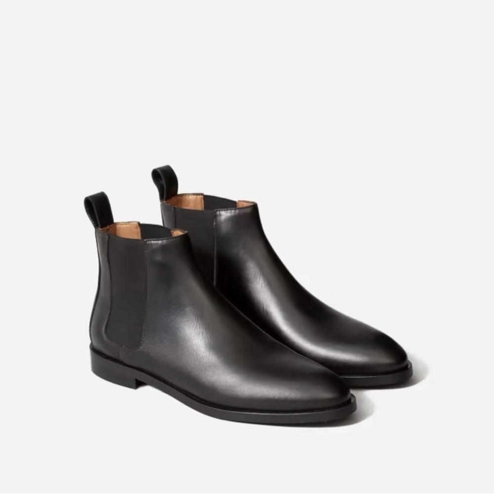 Everlane Chelsea boot made in Italian black leather sold out